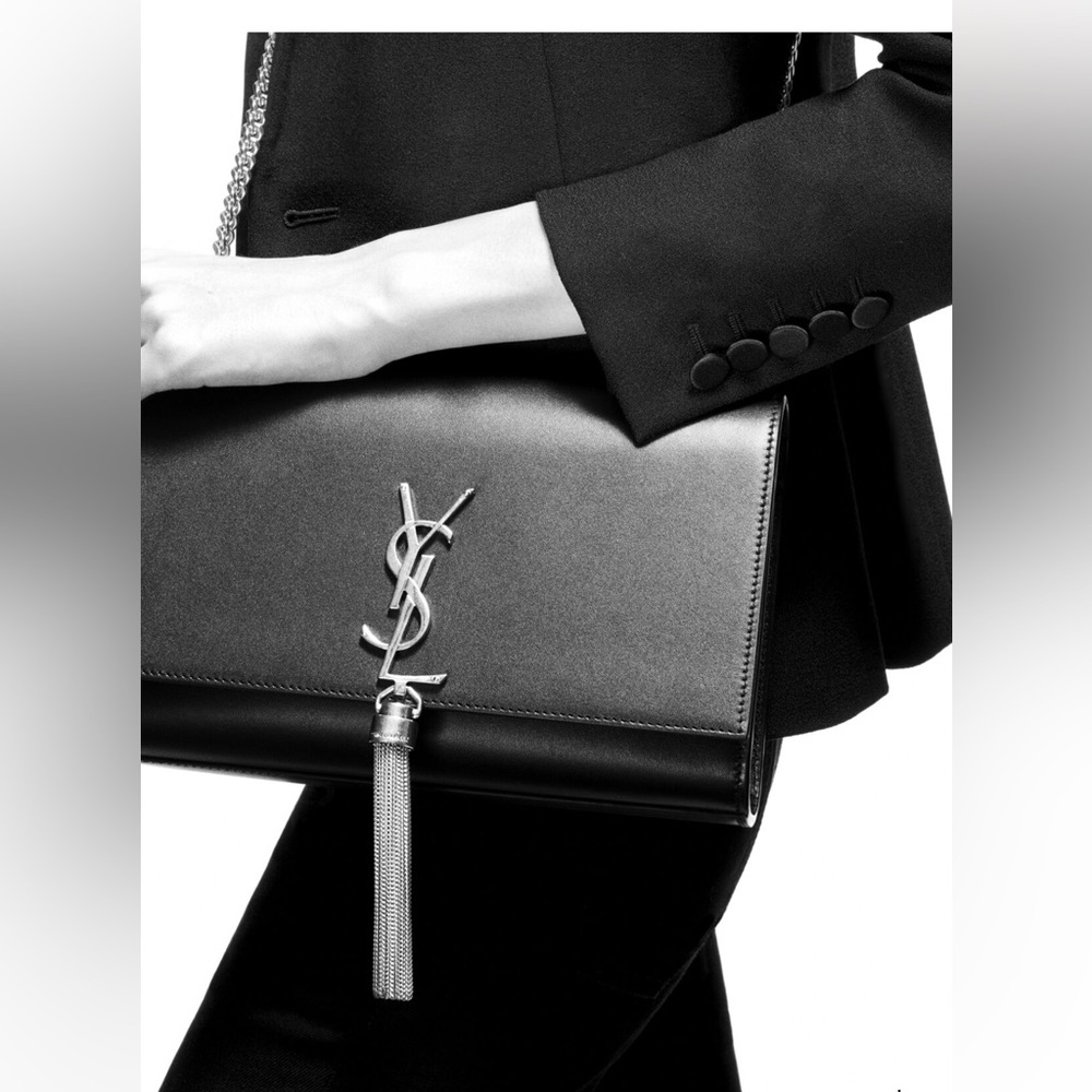 KATE MEDIUM CHAIN BAG WITH TASSEL IN GRAIN DE POUDRE EMBOSSED LEATHER